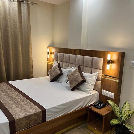 Hotel Mahalaxmi Deluxe Nowe Delhi Zewnętrze zdjęcie