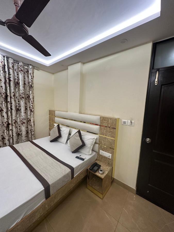 Hotel Mahalaxmi Deluxe Nowe Delhi Zewnętrze zdjęcie