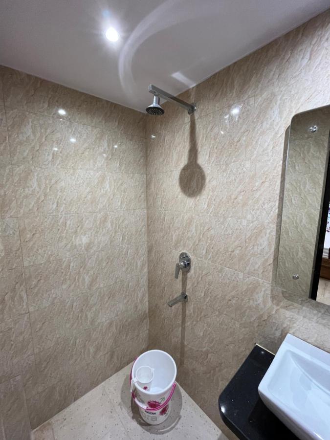 Hotel Mahalaxmi Deluxe Nowe Delhi Zewnętrze zdjęcie