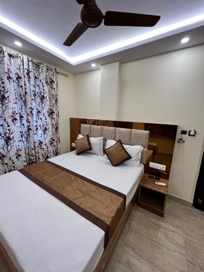 Hotel Mahalaxmi Deluxe Nowe Delhi Zewnętrze zdjęcie
