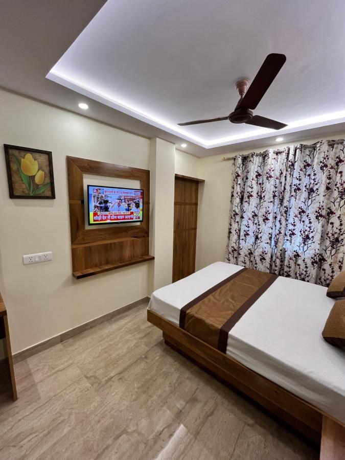 Hotel Mahalaxmi Deluxe Nowe Delhi Zewnętrze zdjęcie