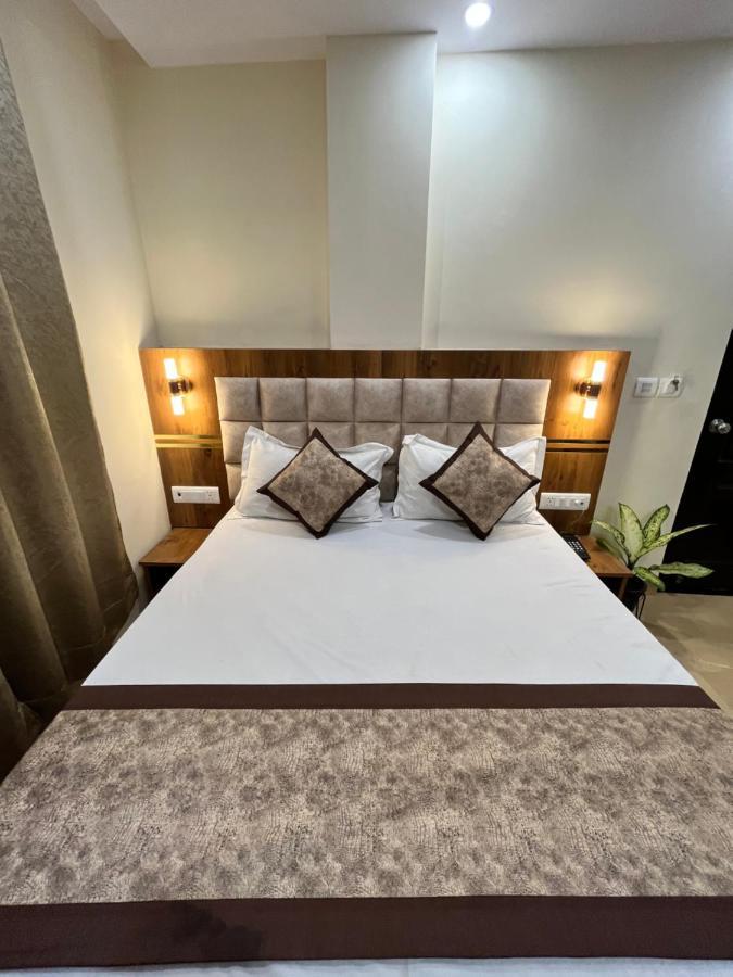 Hotel Mahalaxmi Deluxe Nowe Delhi Zewnętrze zdjęcie